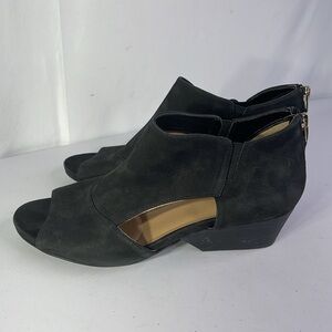 Nwob 9W Naturalizer, black nubuck, suede, open toe wedge, low heels.